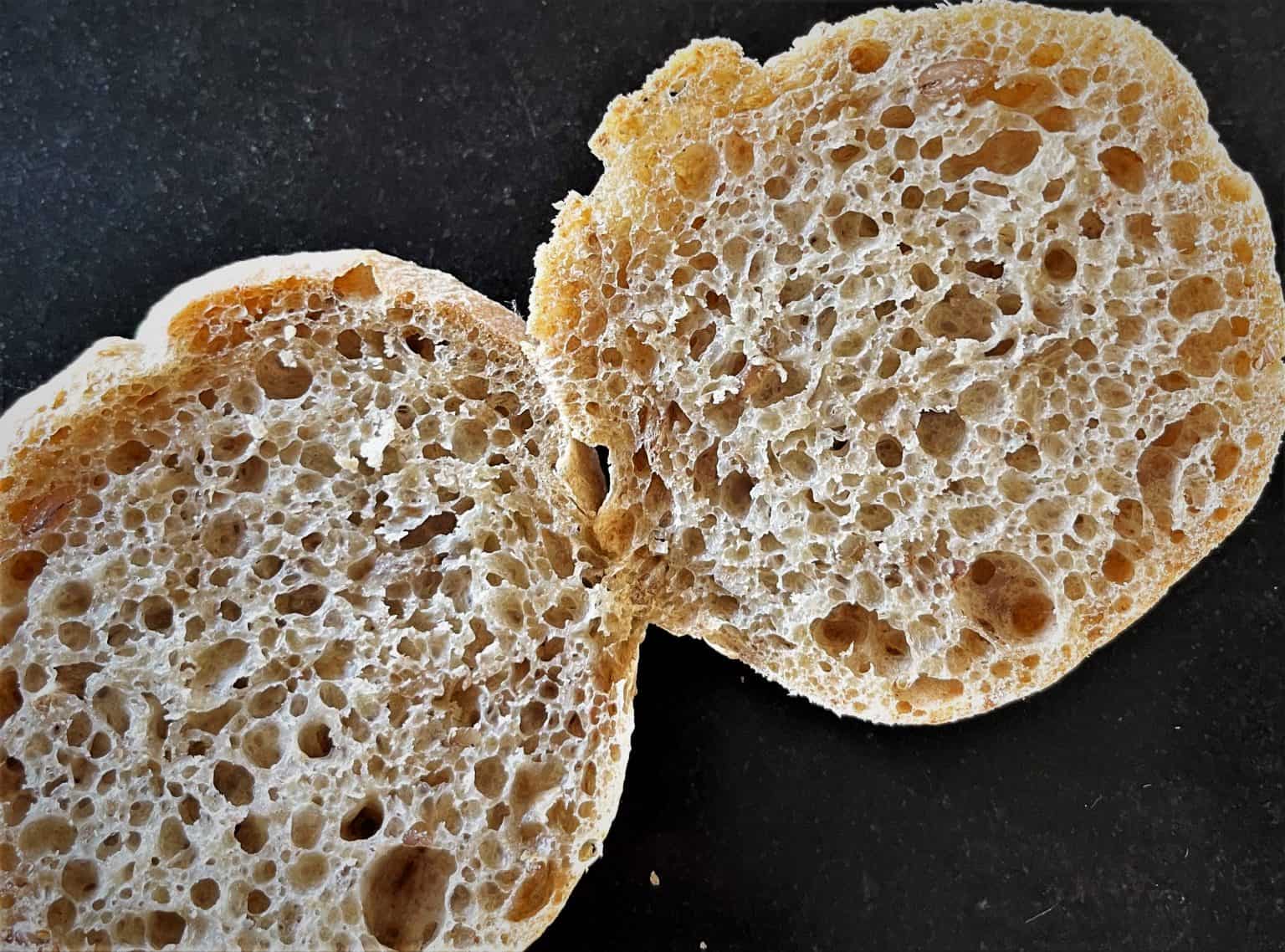 Långjästa rågfrallor bakade med jäst och hela rågkorn – Bröd&Kvarn
